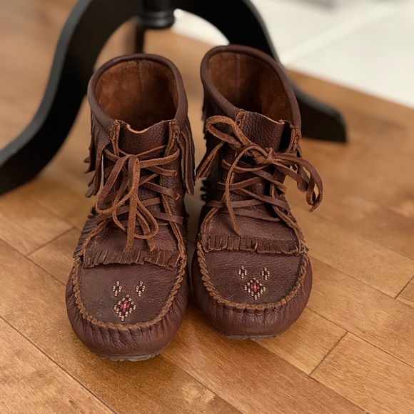 Manitobah Mukluks Shoes - Manitoba Mukluks The Harvester Moccasin - Grain Leather